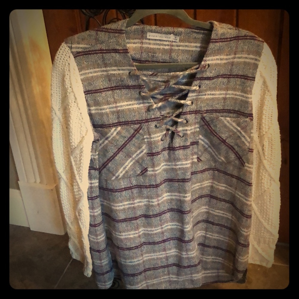 Beautiful size small boutique top.  Paper Crane